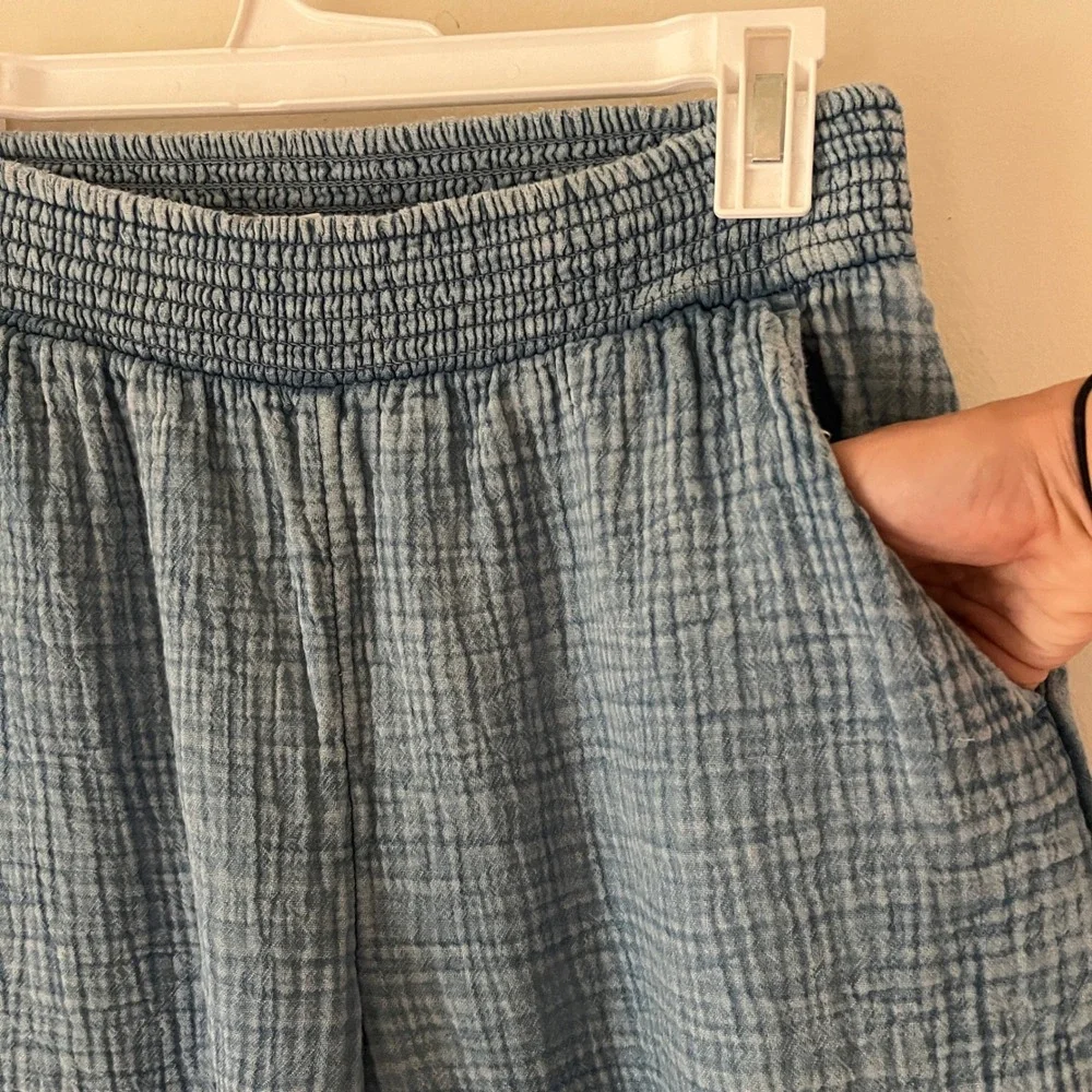 Aerie Pool-to-Party Blue Cotton Gauze Wide Leg Smocked Pull On Pants M Side Slit